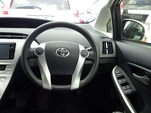 Toyota Prius S 2015