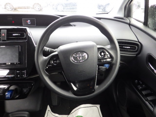 Toyota Prius E Safety Sense 2019