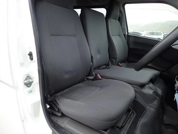 Toyota Hiace Van Long DX 4WD 2015